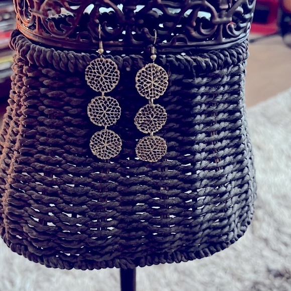 Beautiful Gold Triple Disc Dangle Earrings 🤩🛍️💕 - Picture 5 of 5